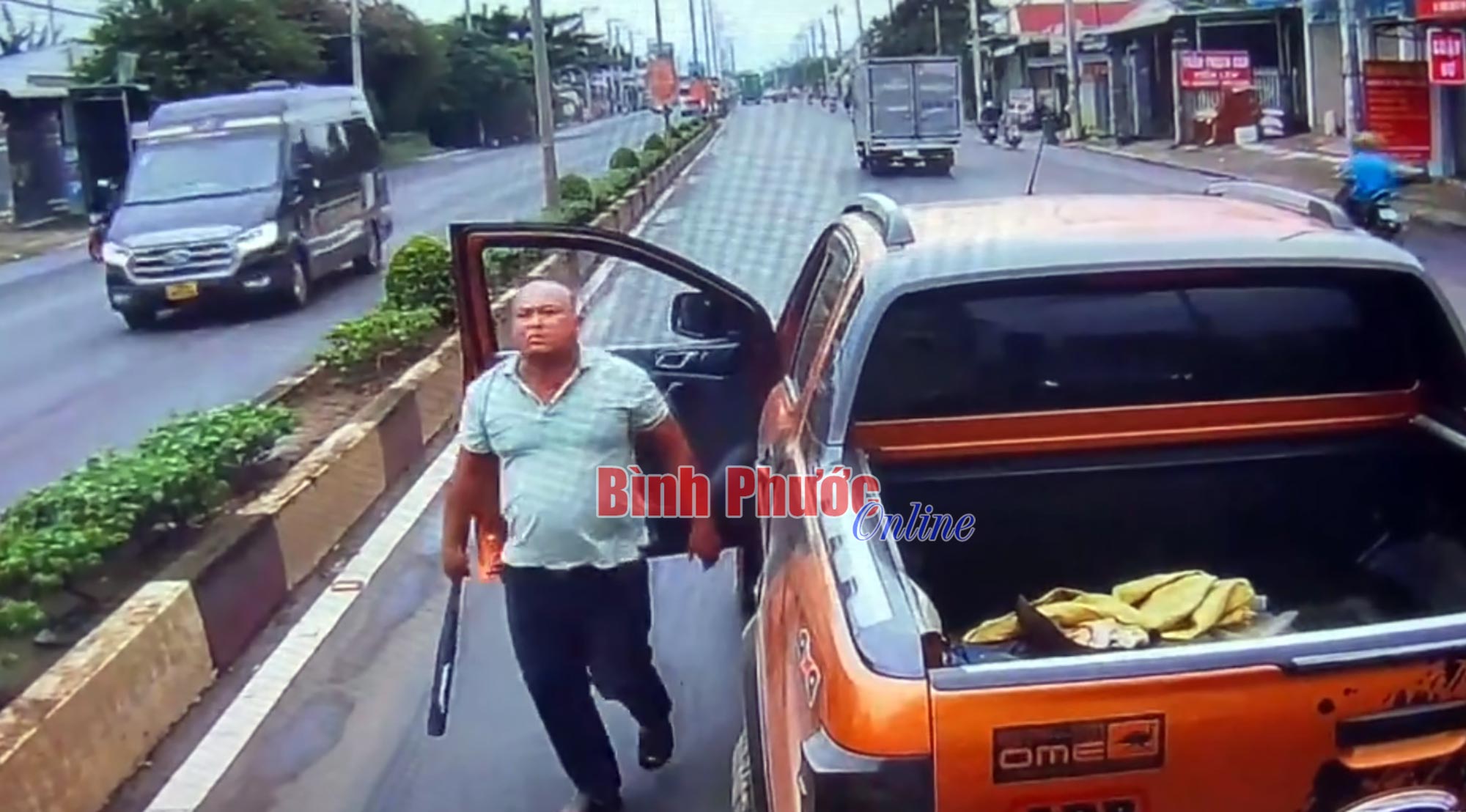 Tạm giam đối tượng đe dọa, hành hung tài xế xe ôtô