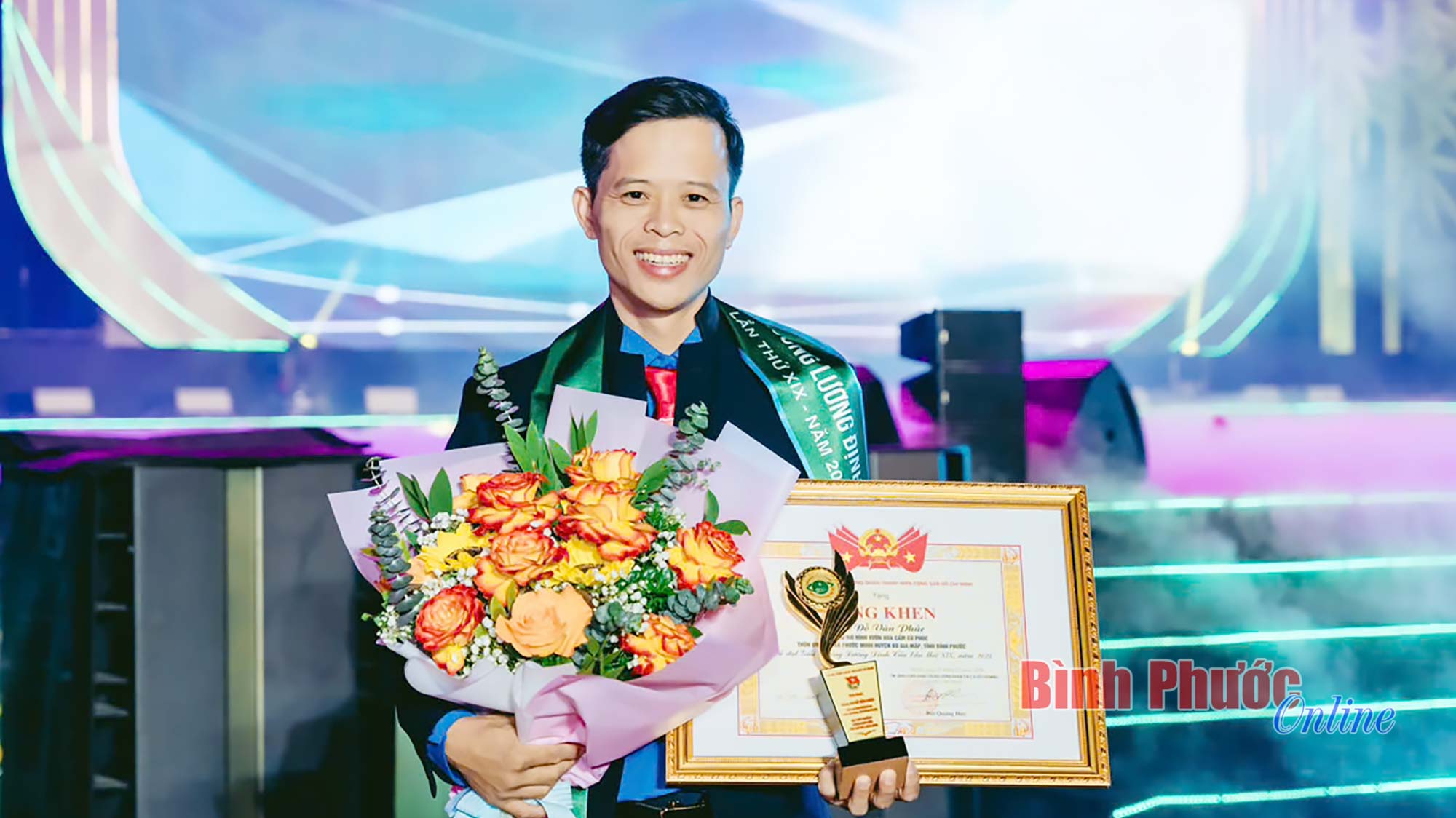 Thanh niên xuất sắc nhận Giải thưởng Lương Ðịnh Của