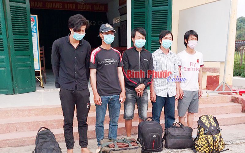 Bắt 5 đối tượng vượt biên trái phép