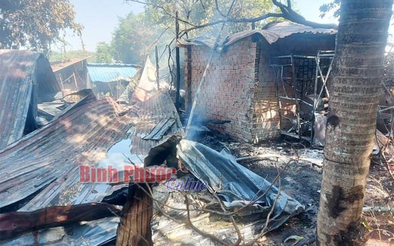 Bất cẩn trong nấu bếp củi một nhà dân bị thiêu rụi hoàn toàn