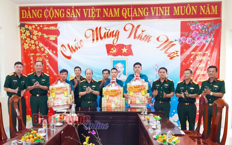 Bộ Chỉ huy Quân sự tỉnh Bình Dương thăm, chúc tết Đại đội Bộ binh C10
