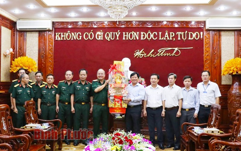 Tư lệnh Quân khu 7 thăm, chúc tết Tỉnh ủy, UBND tỉnh Bình Phước