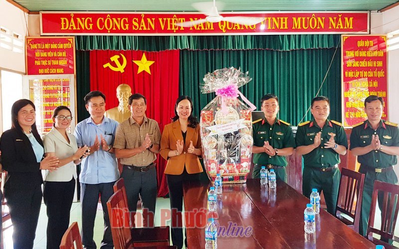 Bù Đăng: Lãnh đạo tỉnh thăm, chúc tết Mẹ Việt Nam anh hùng, gia đình chính sách và lực lượng vũ trang