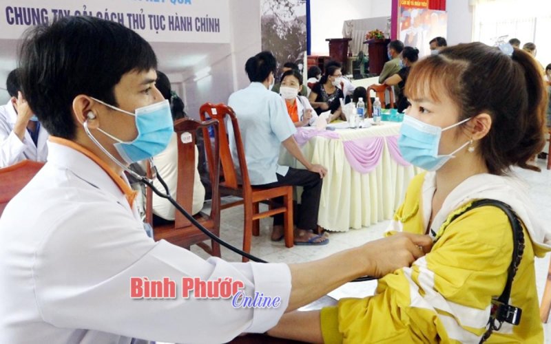 Chơn Thành: 400 người được tặng quà và khám bệnh, cấp thuốc miễn phí 
