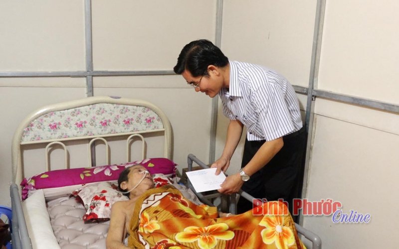 Chơn Thành hỗ trợ kinh phí cho đảng viên bị mắc bệnh hiểm nghèo