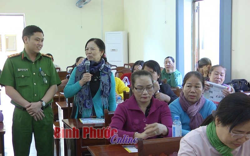 Công an thành phố Đồng Xoài tuyên truyền pháp luật cho hội viên phụ nữ năm 2021