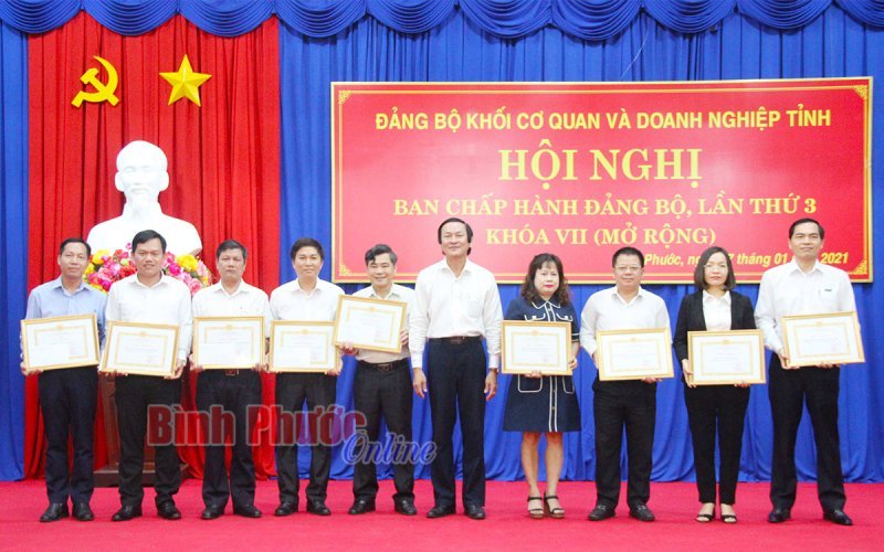 Đảng bộ khối Cơ quan và Doanh nghiệp tỉnh làm tốt công tác xây dựng và chỉnh đốn Đảng