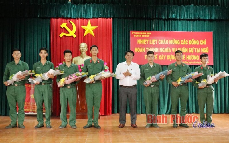 Đón quân nhân xuất ngũ trở về địa phương