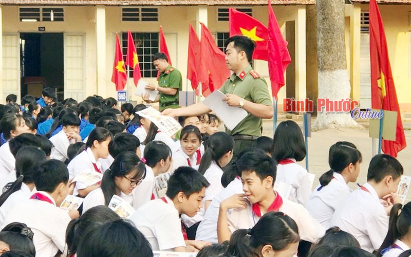 Đưa pháp luật vào cuộc sống