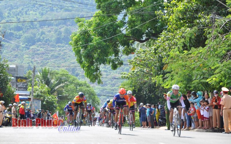 Giải xe đạp Truyền hình Bình Dương lần thứ VIII “Về Phước Long xây chiến thắng”: Những khoảnh khắc ấn tượng 