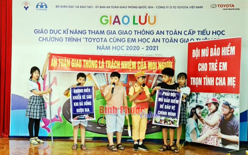 Học sinh hào hứng với chương trình giáo dục kỹ năng giao thông an toàn