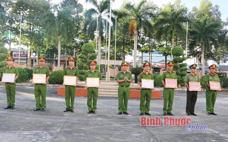 Khen thưởng tập thể, cá nhân công an có thành tích xuất sắc đấu tranh phòng, chống tội phạm