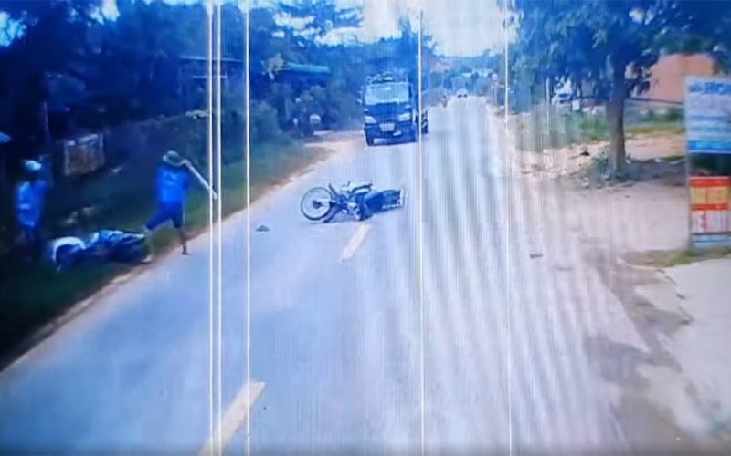 Làm rõ clip người đàn ông dùng gậy đánh liên tiếp vào nam thanh niên sau va chạm giao thông tại xã Đăng Hà