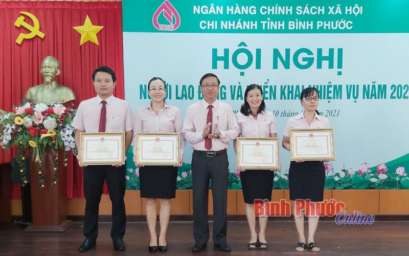 Ngân hàng CSXH Chi nhánh Bình Phước phấn đấu khống chế tỷ lệ nợ quá hạn dưới 0,2%