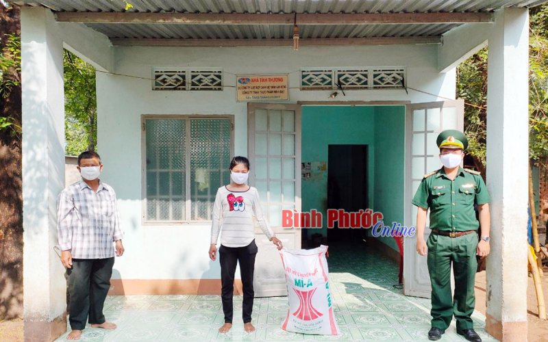 Nghĩa tình sâu đậm nơi biên giới