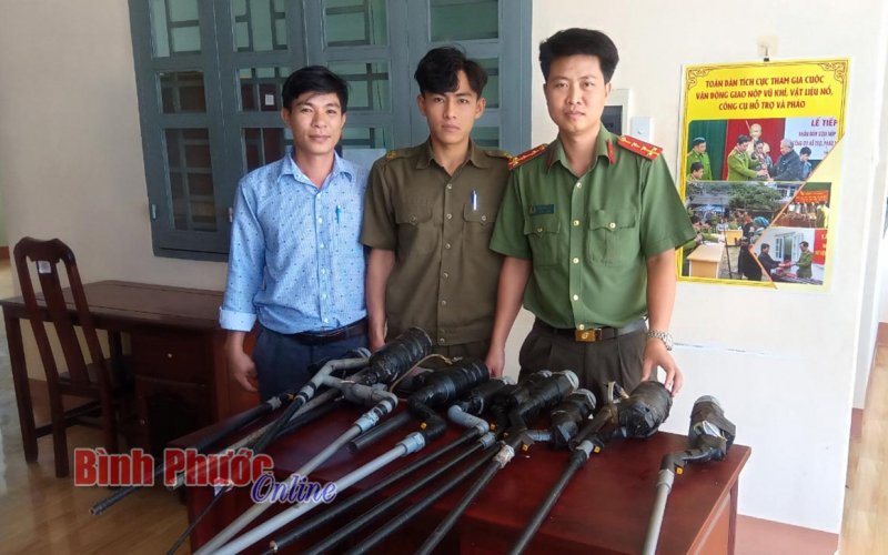 Phòng An ninh kinh tế vận động người dân giao nộp vũ khí vật liệu nổ