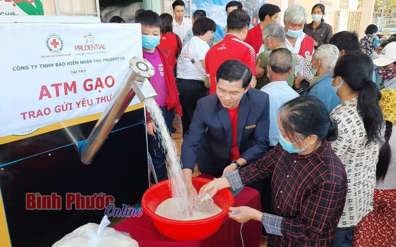 Tặng 10 tấn gạo cho người khó khăn trên địa bàn thành phố Đồng Xoài