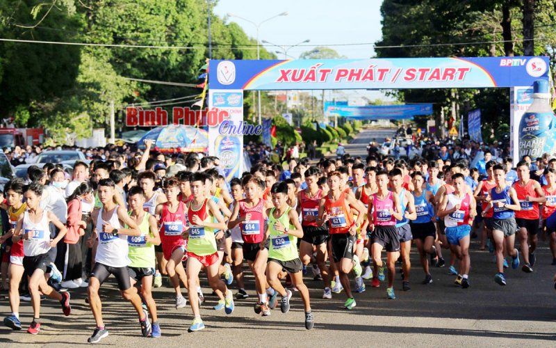 Tác phẩm “Khai hội việt dã Bà Rá 2021” đoạt giải nhất “Khoảnh khắc ấn tượng việt dã 2021”