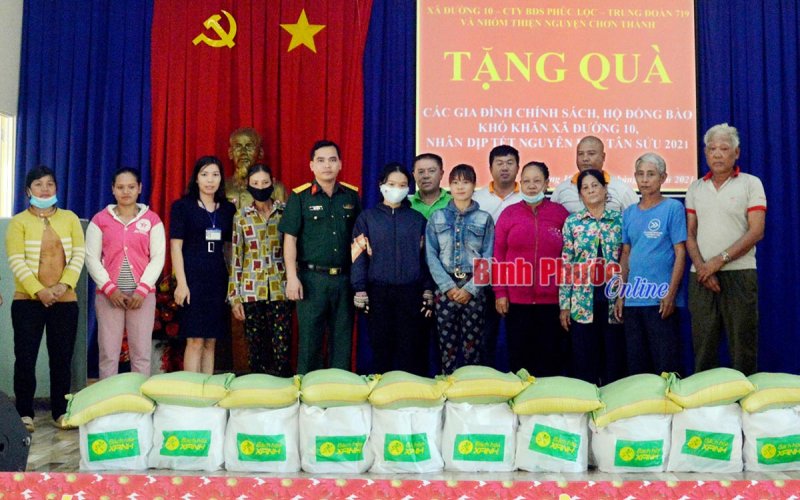 Trung đoàn 719 trao 200 xuất quà cho gia đình chính sách, hộ nghèo