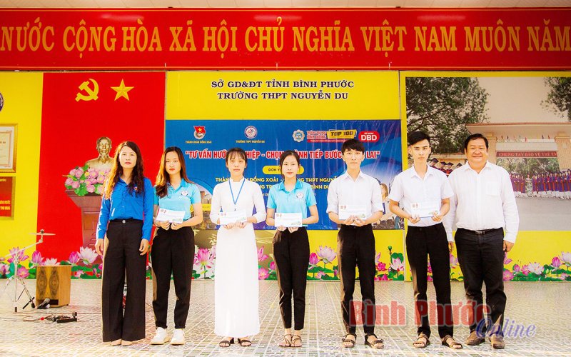 Tư vấn tuyển sinh tại Trường THPT Nguyễn Du