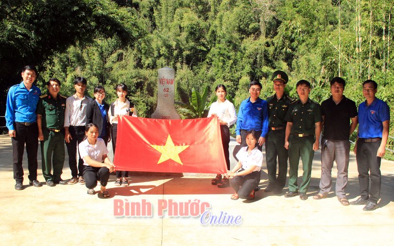 Tuổi trẻ Bình Phước chúc tết các đồn biên phòng