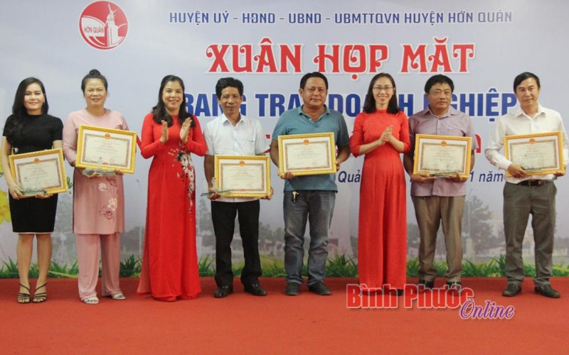 Tuyên dương 39 doanh nghiệp, trang trại, gia đình có nhiều đóng góp cho hoạt động an sinh xã hội