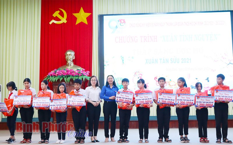 Xuân tình nguyện “thắp sáng ước mơ” năm 2021