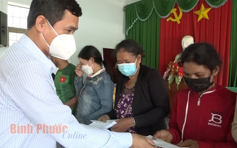 1.000 phần quà tết đến với người dân Bù Đốp