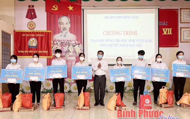 58 phần quà tặng học sinh Trường THPT Đồng Xoài