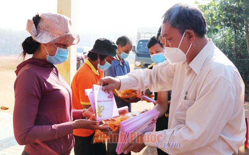 “Ấm áp tình xuân 2022” đến với người dân huyện Bù Gia Mập