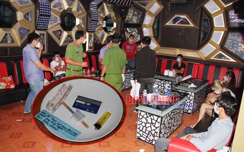 Bắt quả tang nhóm thanh niên nam, nữ “bay lắc” trong phòng karaoke