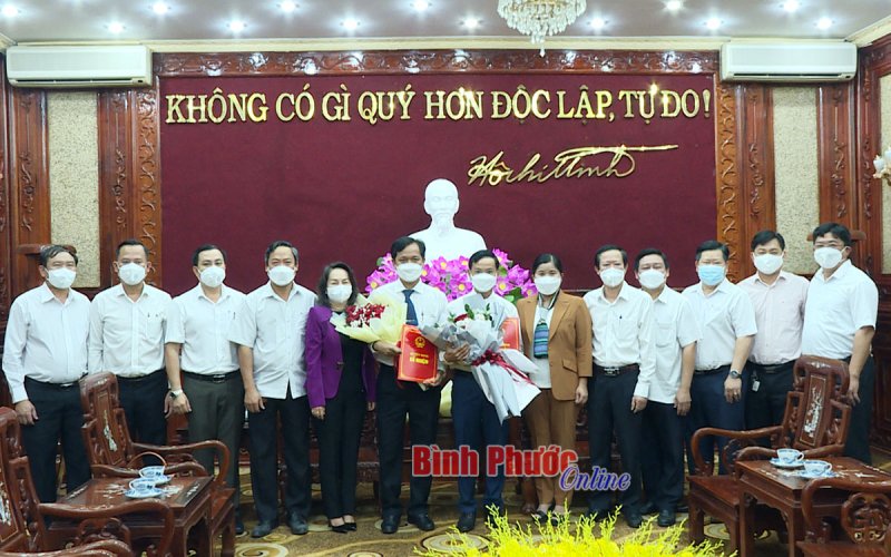 Bình Phước: Trao quyết định điều động, bổ nhiệm 2 Phó giám đốc sở