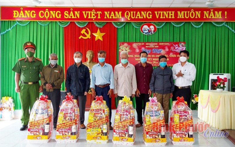 Bù Đốp họp mặt già làng, người có uy tín và chức sắc, chức việc 