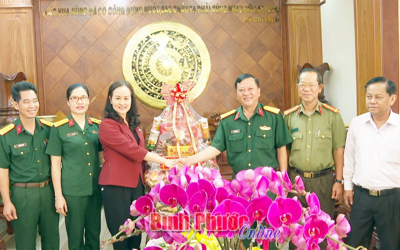 Chủ nhiệm Ủy ban Kiểm tra Tỉnh ủy Giang Thị Phương Hạnh chúc tết tại Đồng Phú