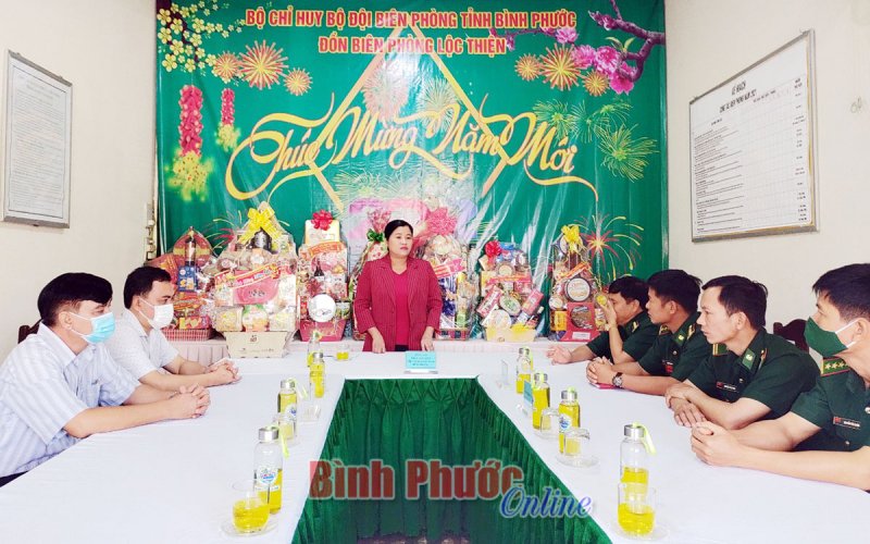 Chủ tịch UBND tỉnh Trần Tuệ Hiền chúc tết lực lượng vũ trang tuyến biên giới 