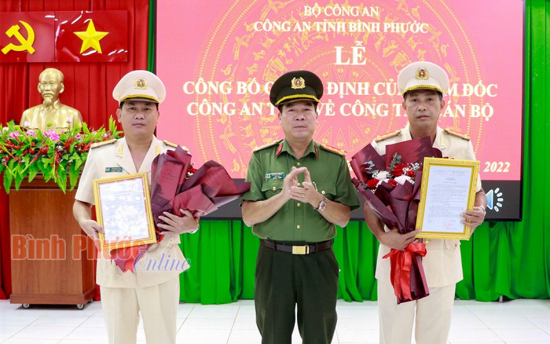 Công an Bình Phước công bố quyết định điều động, bổ nhiệm 2 tân trưởng phòng