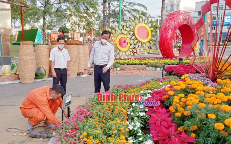 Đẩy nhanh tiến độ ho&agrave;n th&agrave;nh đường hoa xu&acirc;n Nh&acirc;m Dần