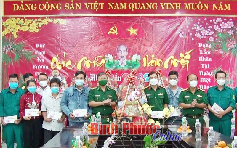 Đoàn công tác của tỉnh thăm, chúc tết tại Bù Đốp