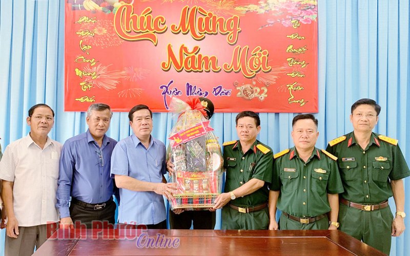 Giám đốc Công an tỉnh Bùi Xuân Thắng thăm, chúc tết huyện Bù Gia Mập