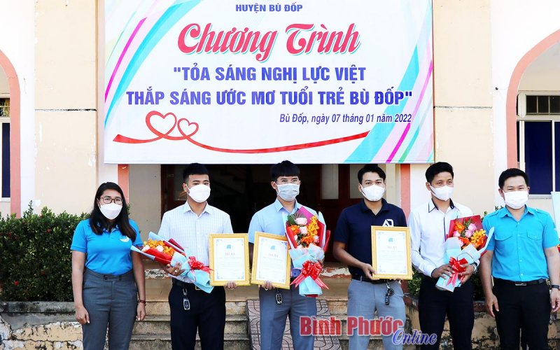 Hội LHTN huyện Bù Đốp nhận đỡ đầu 34 trẻ em mồ côi