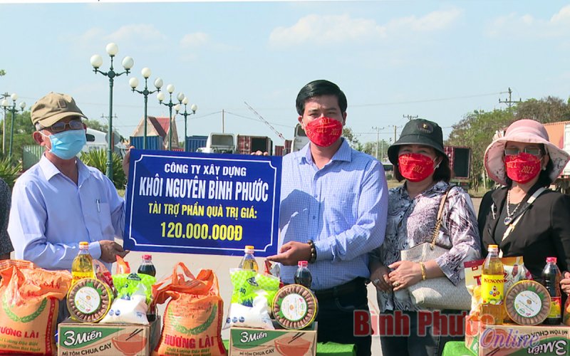 Hơn 1.000 phần quà tết gửi tặng bà con gốc Việt ở Campuchia 