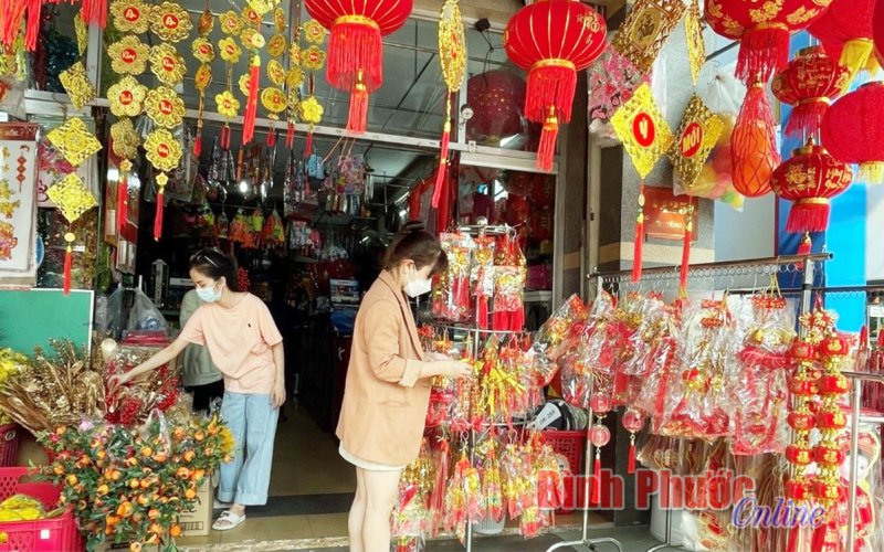 Nhộn nhịp thị trường trang tr&iacute; tết 