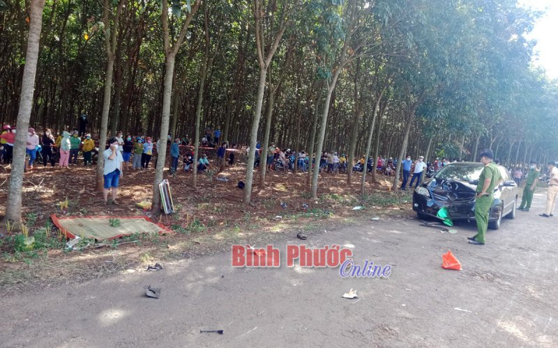 Ôtô con tông trực diện xe môtô, 1 người tử vong