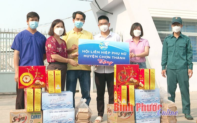 Phụ nữ Chơn Thành chăm lo tết cho công nhân xa quê