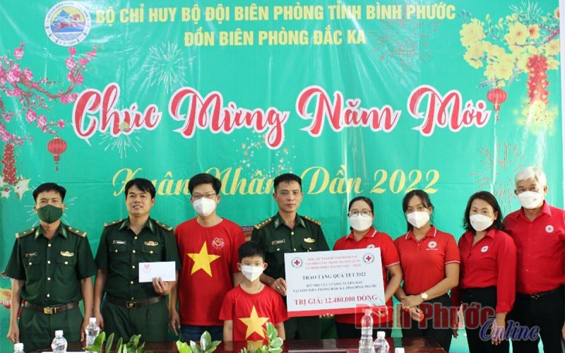 Thăm, chúc tết cán bộ chiến sĩ biên phòng và tặng quà cho hộ khó khăn trên địa bàn huyện Bù Gia Mập
