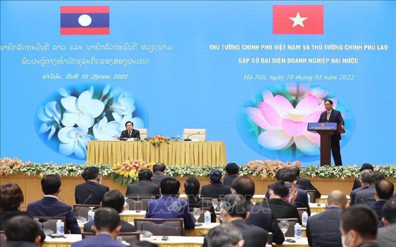 Thủ tướng Phạm Minh Chính và Thủ tướng Lào gặp gỡ doanh nghiệp hai nước