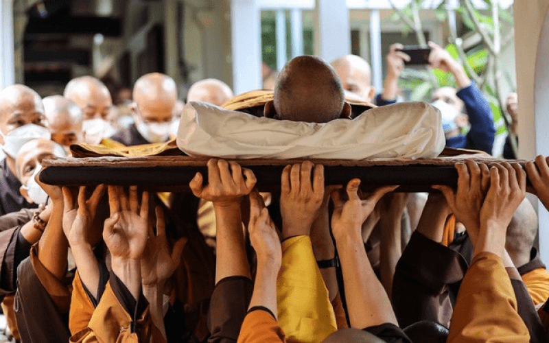 Thực hiện nghi lễ an táng Thiền sư Thích Nhất Hạnh bằng hình thức tâm tang