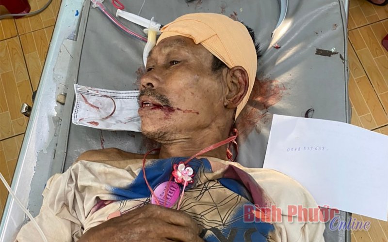 Tìm kiếm thân nhân nạn nhân TNGT trong tình trạng hôn mê