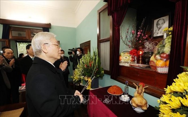 Tổng Bí thư Nguyễn Phú Trọng dâng hương tưởng niệm Chủ tịch Hồ Chí Minh