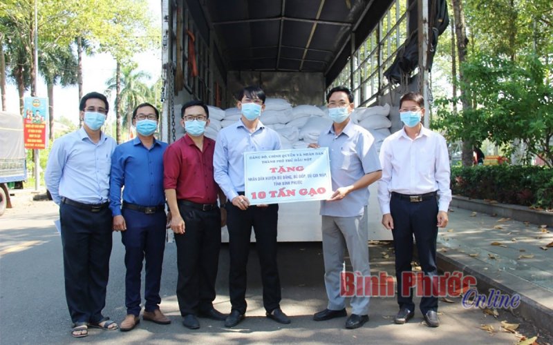 Ủy ban MTTQ Việt Nam tỉnh tiếp nhận 10 tấn gạo hỗ trợ chống dịch